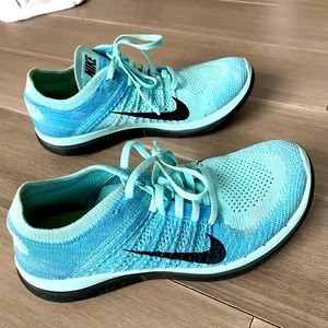 Women’s Nike Flyknit Size 9